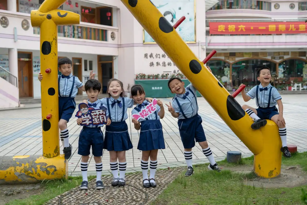 重庆校服定制选购指南:不同年级学生装的版型设计要点正文配图 1