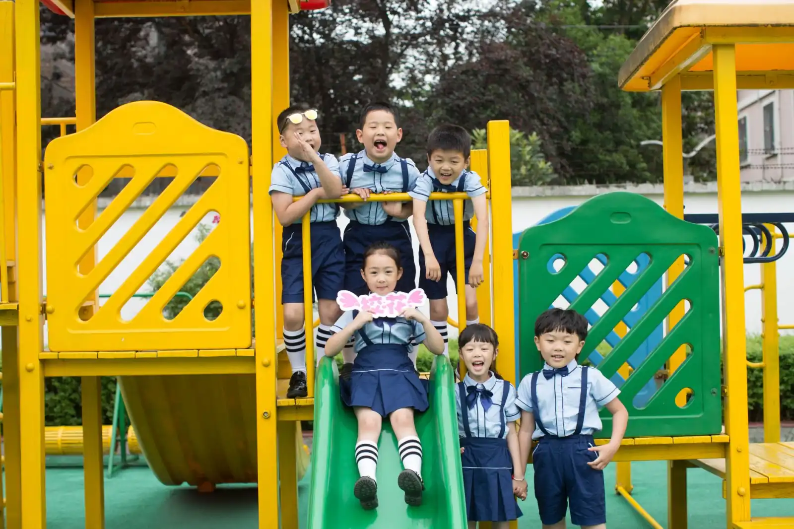 重庆幼儿园园服定制方案:团体服装设计加工流程详解正文配图 1